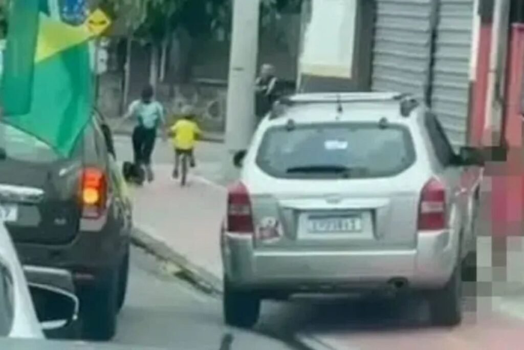 Carro prata envolvido no atropelamento de duas crianças durante carreata em Ilhabela