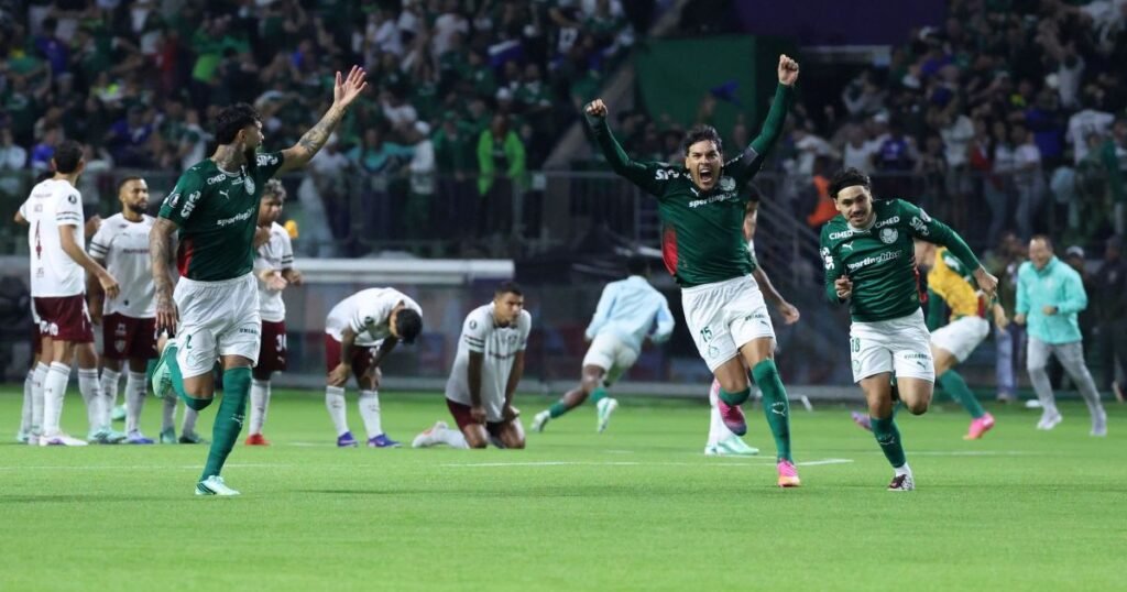 Jogadores do Palmeiras comemoram classificação nos pênaltis contra o Fluminense